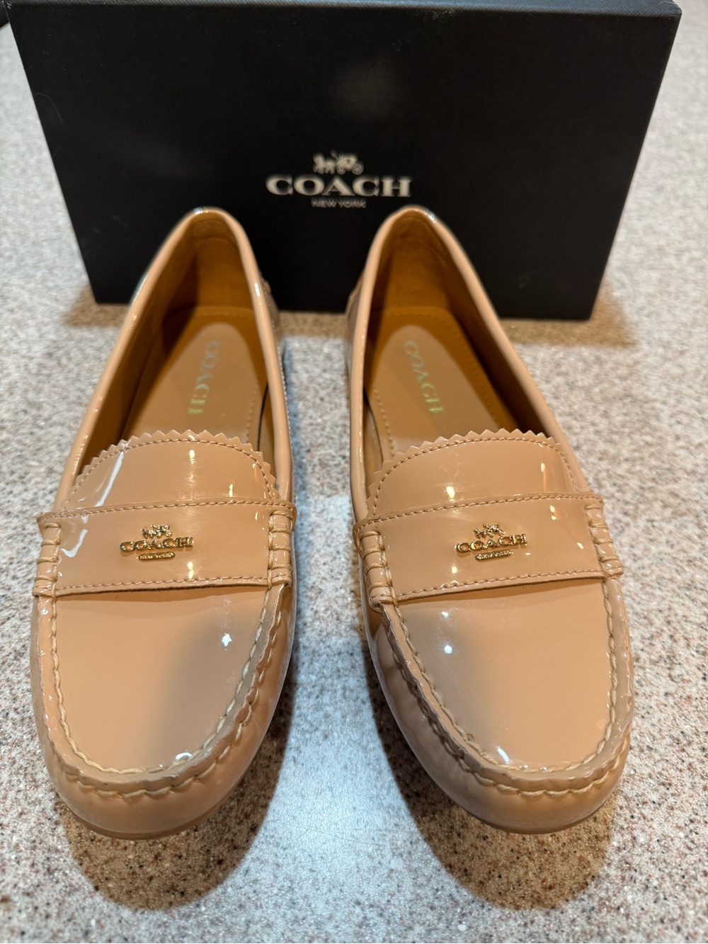 Coach VGUC Odette Patent Loafers Warm Blush Nude Size 8 Logo Flats
